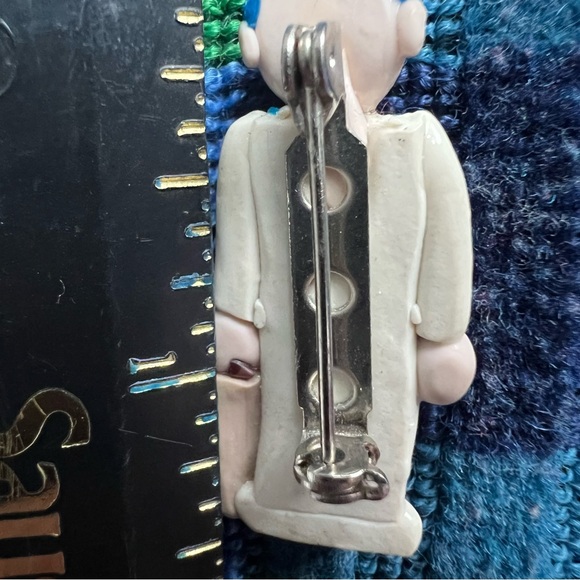 CRICKET Vintage English Brooch Handmade Cricket player Unisex UK - Picture 5 of 7